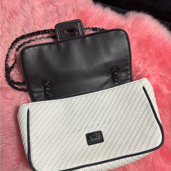 Karl Lagerfeld White Quilted Shoulder Bag Logo & Black Chain Straps w/Dustbag - Picture 2 of 6